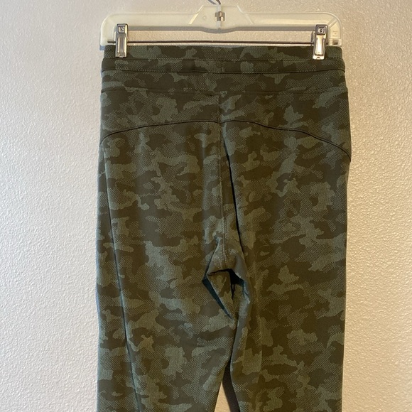 Lululemon Ready to Rulu Jogger 29"
Heritage Camo Dark Olive Green Twill - Picture 5 of 10